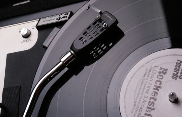 Watch News Anchors in CLASSIC Old School Jam Watch News Anchors in CLASSIC Old School Jam